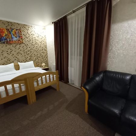 Готель River House Uman Bagian luar foto