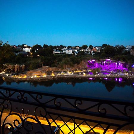 Готель River House Uman Bagian luar foto