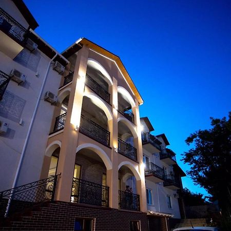 Готель River House Uman Bagian luar foto