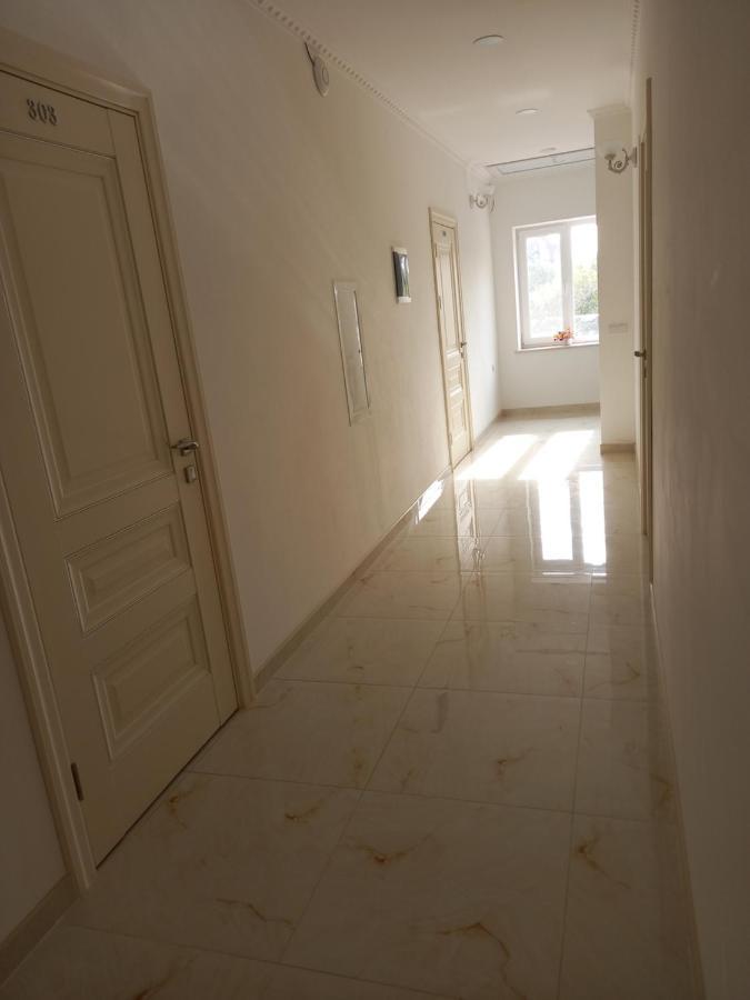 Готель River House Uman Bagian luar foto