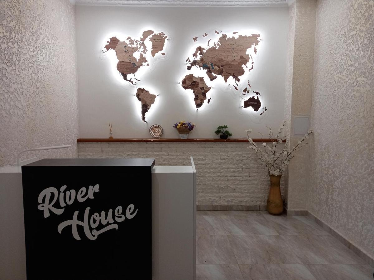 Готель River House Uman Bagian luar foto
