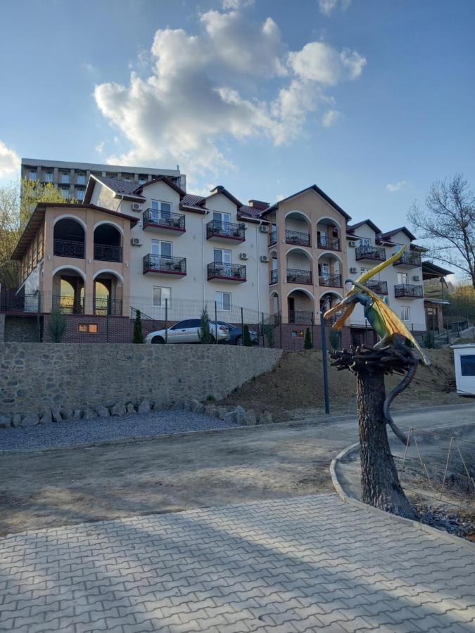 Готель River House Uman Bagian luar foto