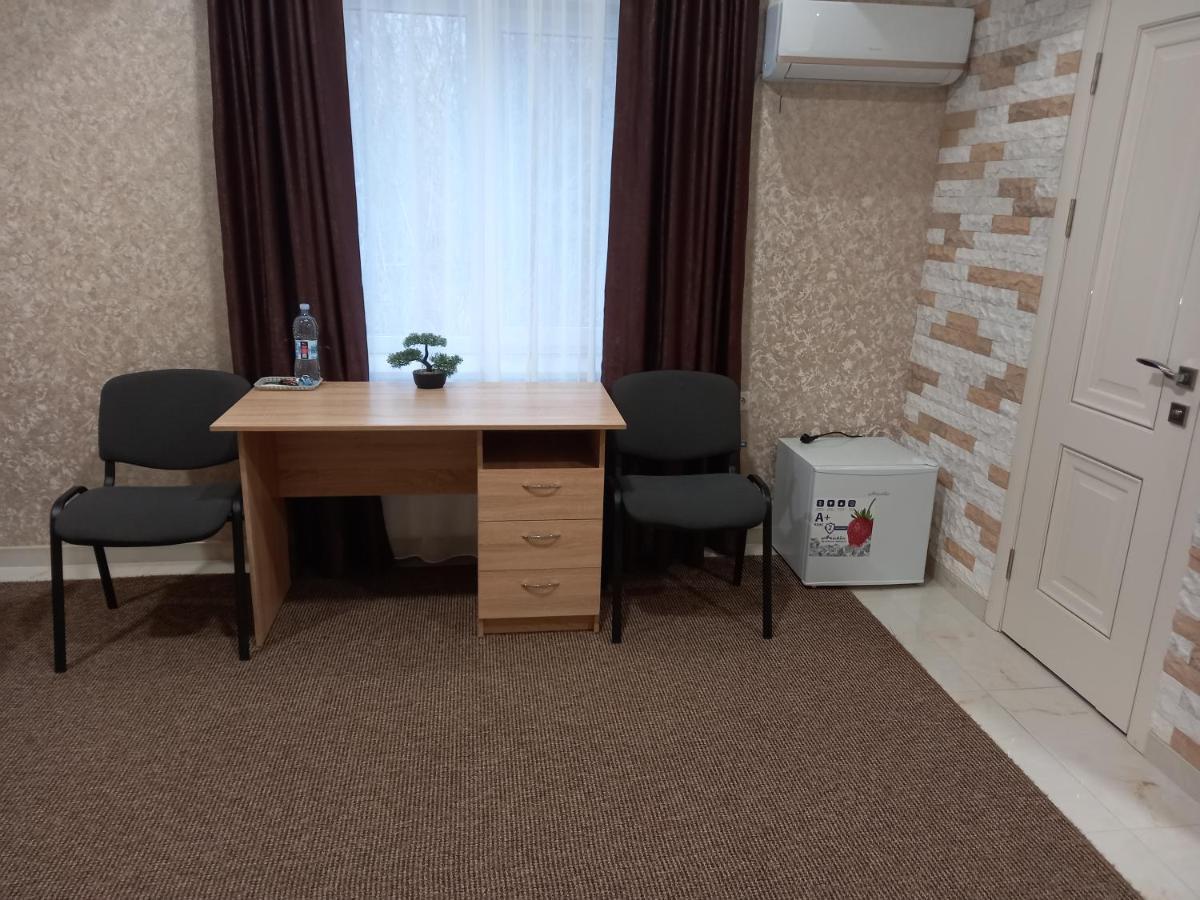Готель River House Uman Bagian luar foto