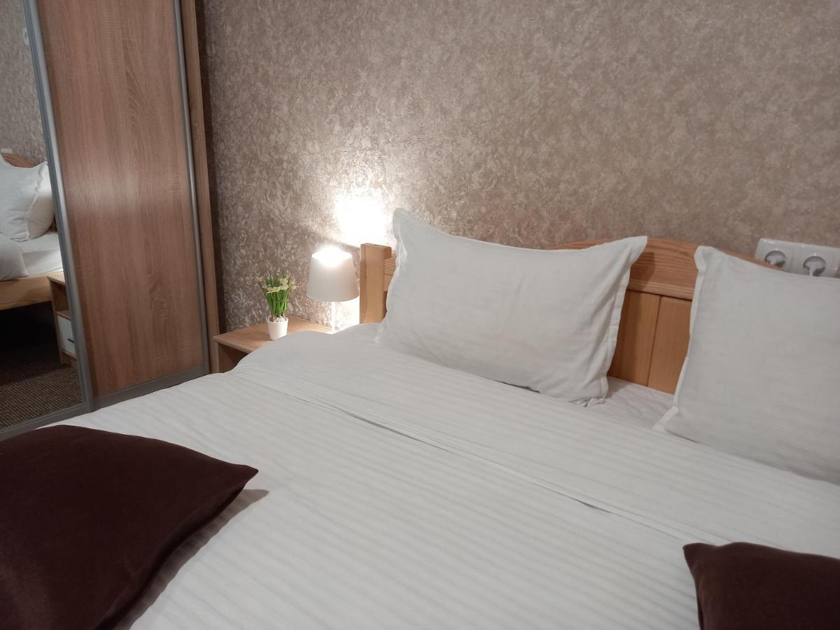 Готель River House Uman Bagian luar foto