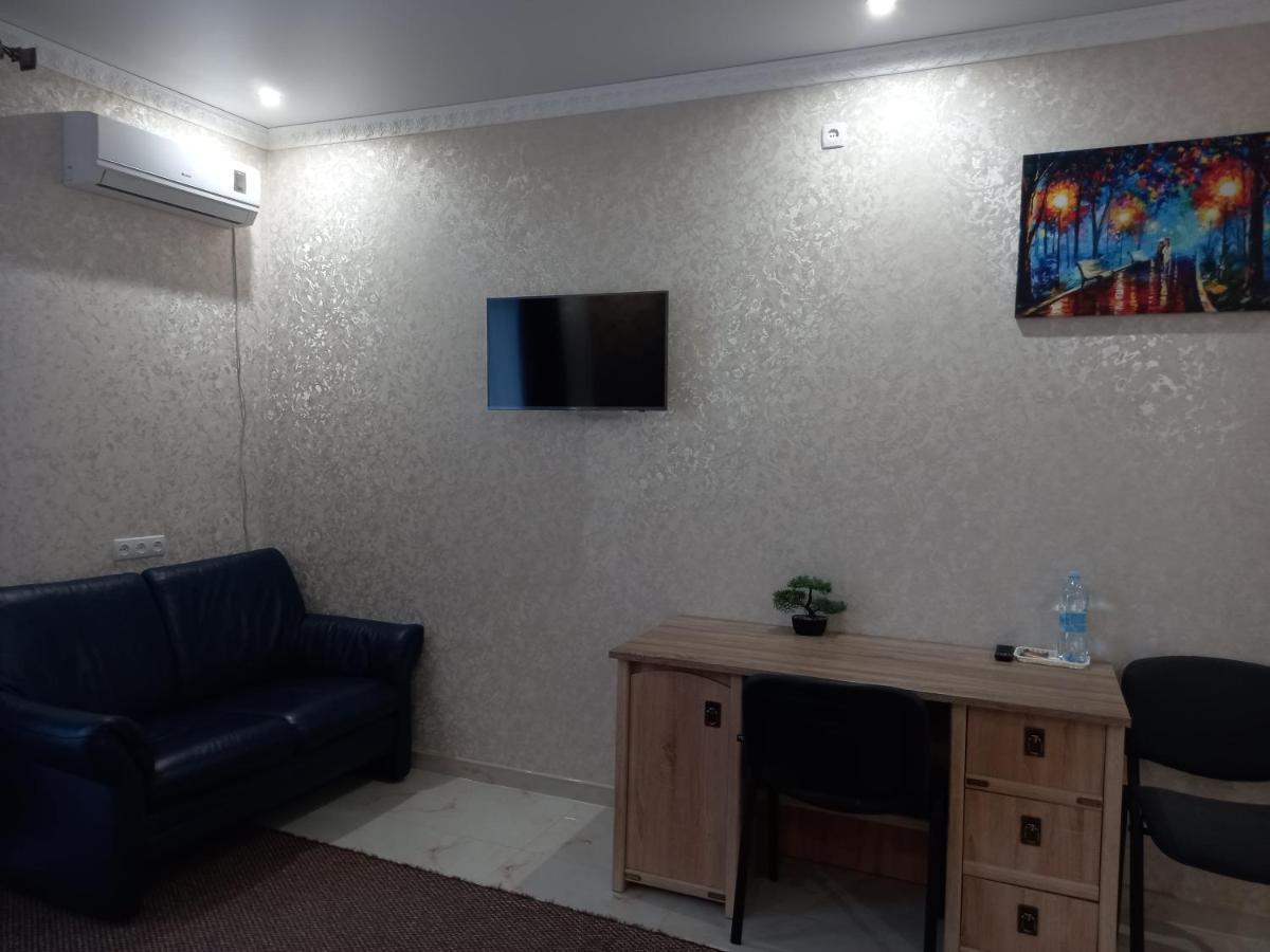 Готель River House Uman Bagian luar foto