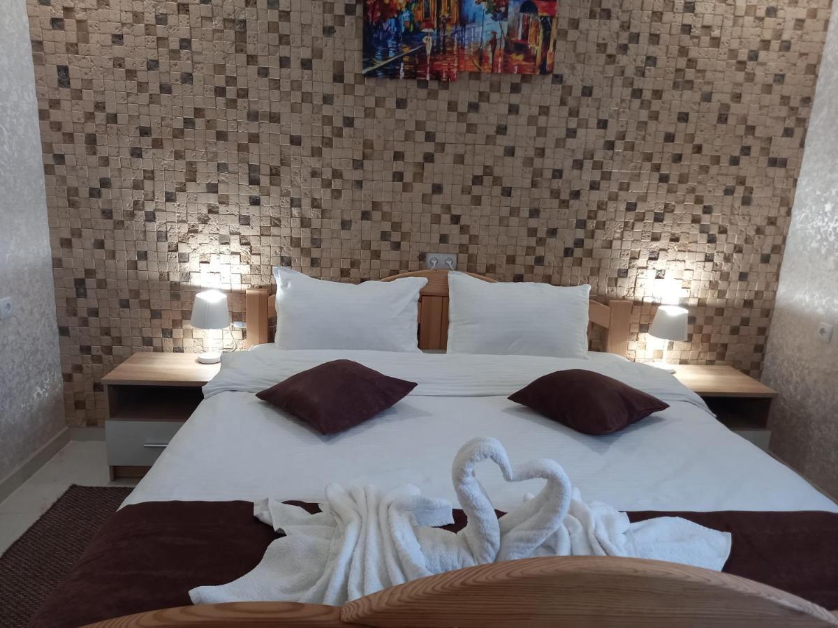 Готель River House Uman Bagian luar foto