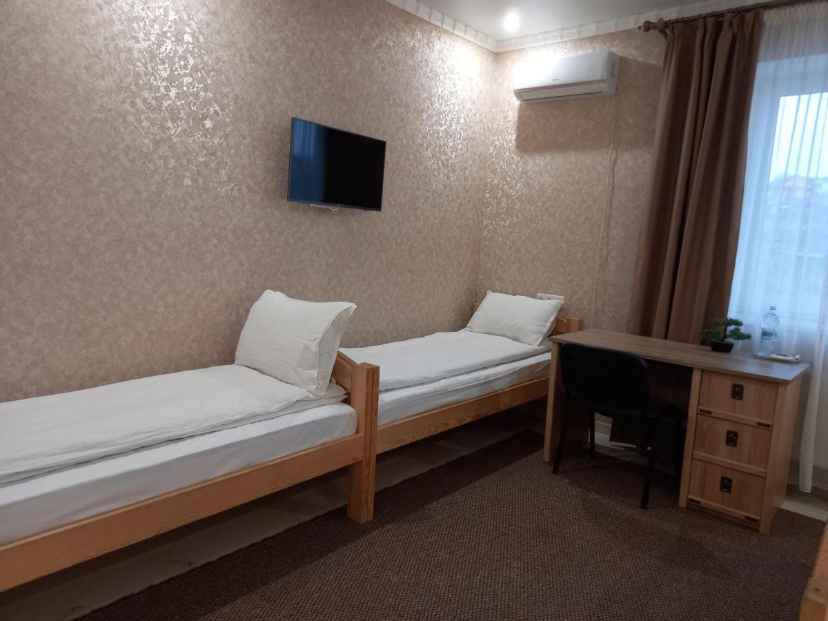 Готель River House Uman Bagian luar foto