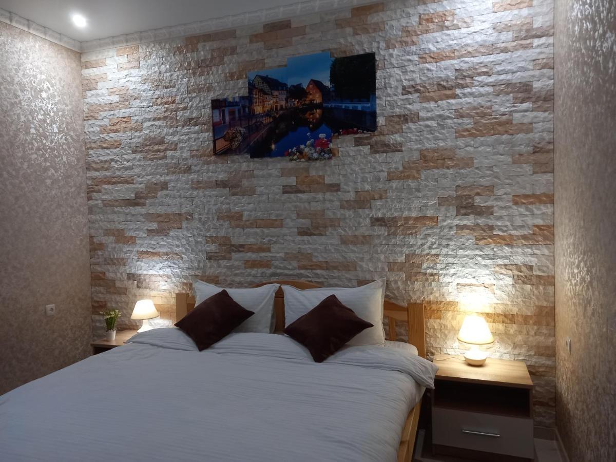 Готель River House Uman Bagian luar foto