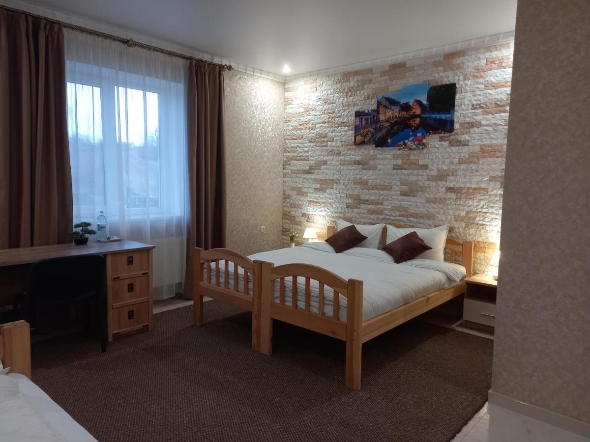 Готель River House Uman Bagian luar foto