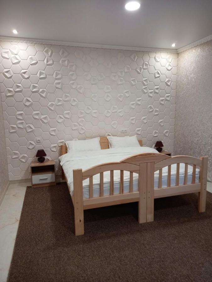Готель River House Uman Bagian luar foto