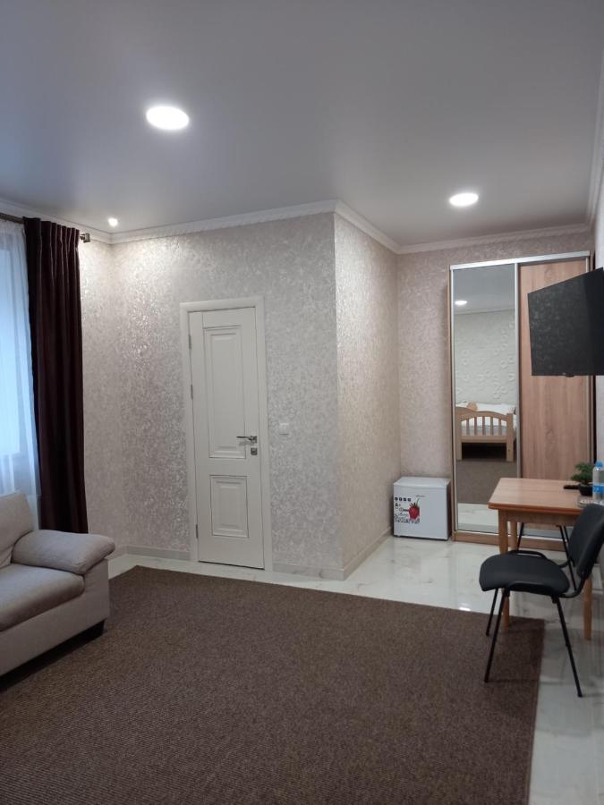 Готель River House Uman Bagian luar foto