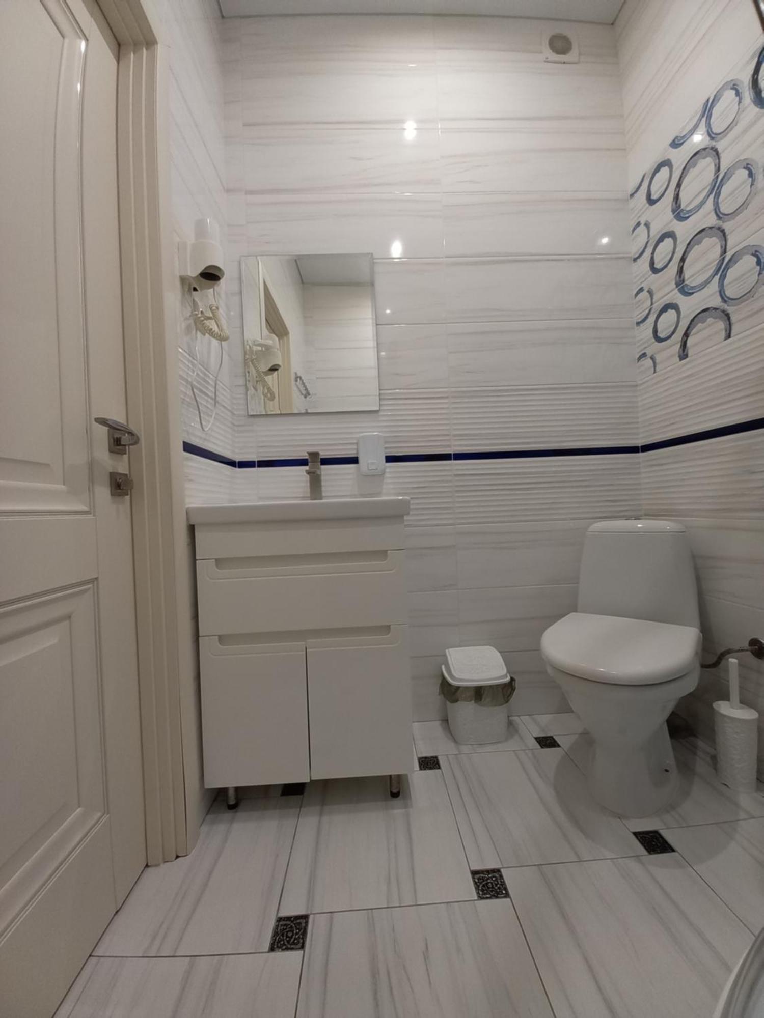 Готель River House Uman Bagian luar foto