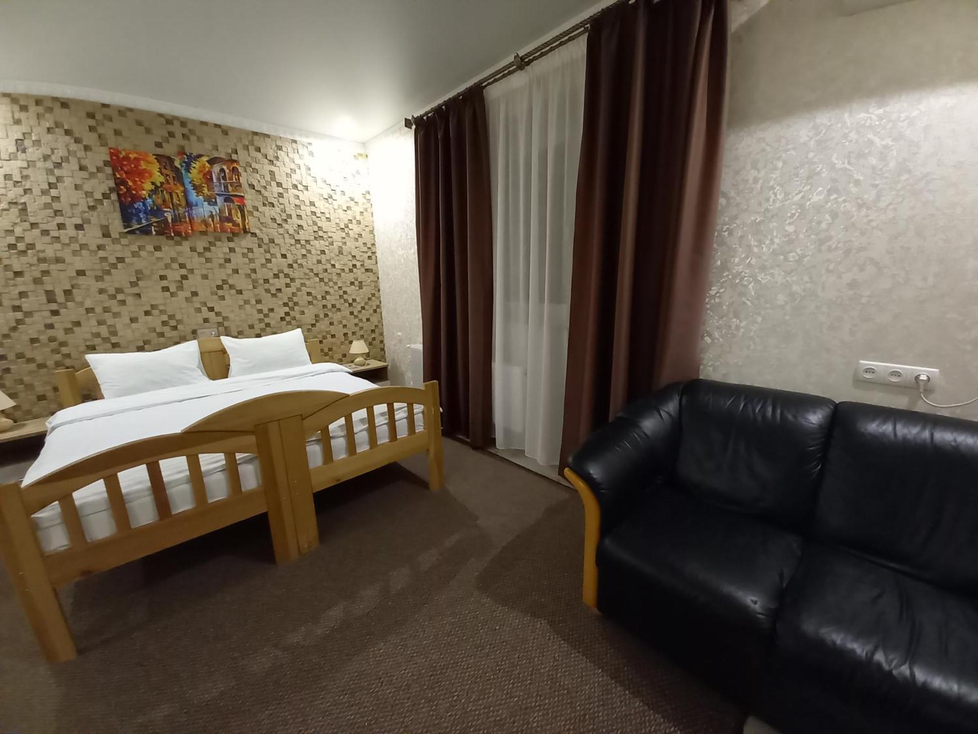 Готель River House Uman Bagian luar foto