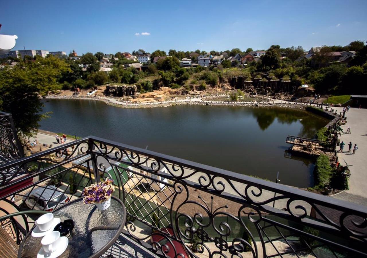 Готель River House Uman Bagian luar foto