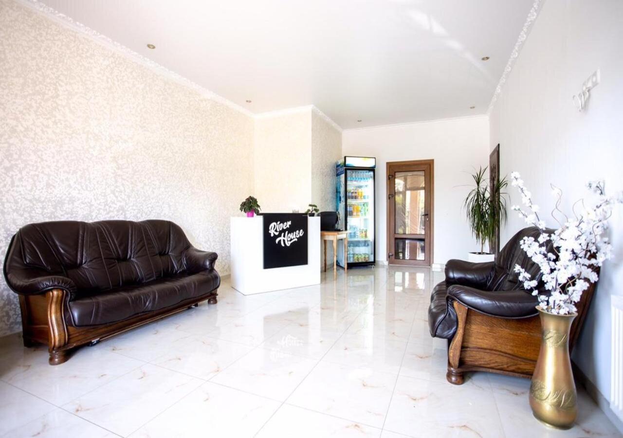 Готель River House Uman Bagian luar foto