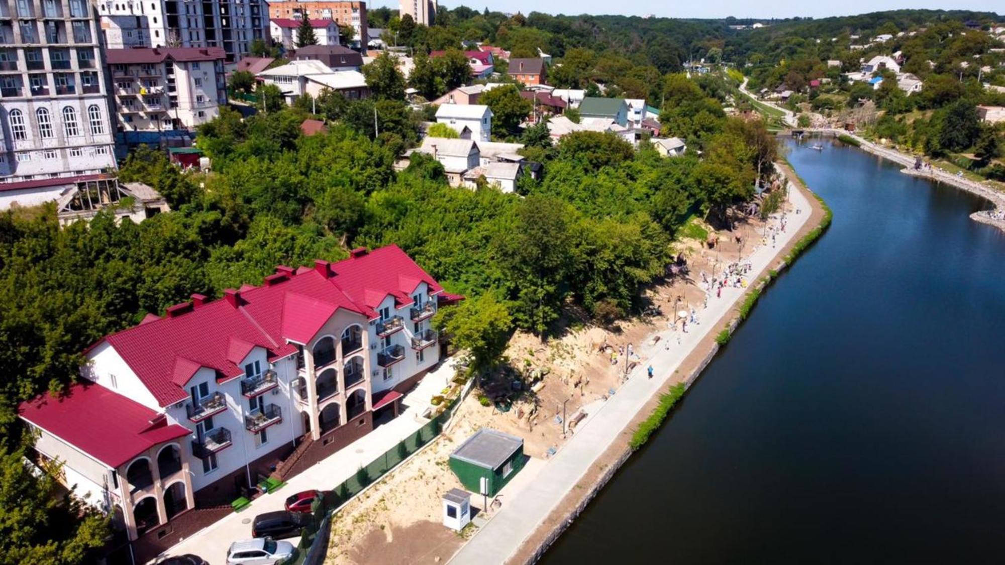 Готель River House Uman Bagian luar foto