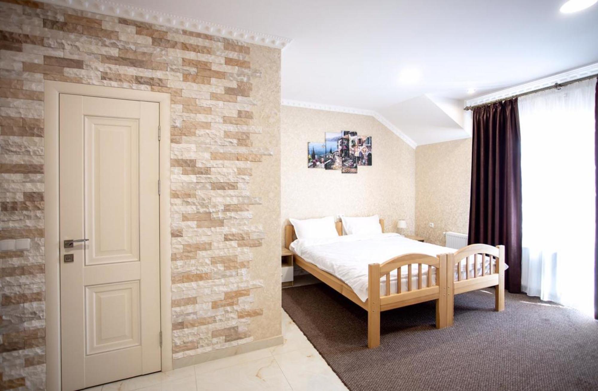 Готель River House Uman Bagian luar foto