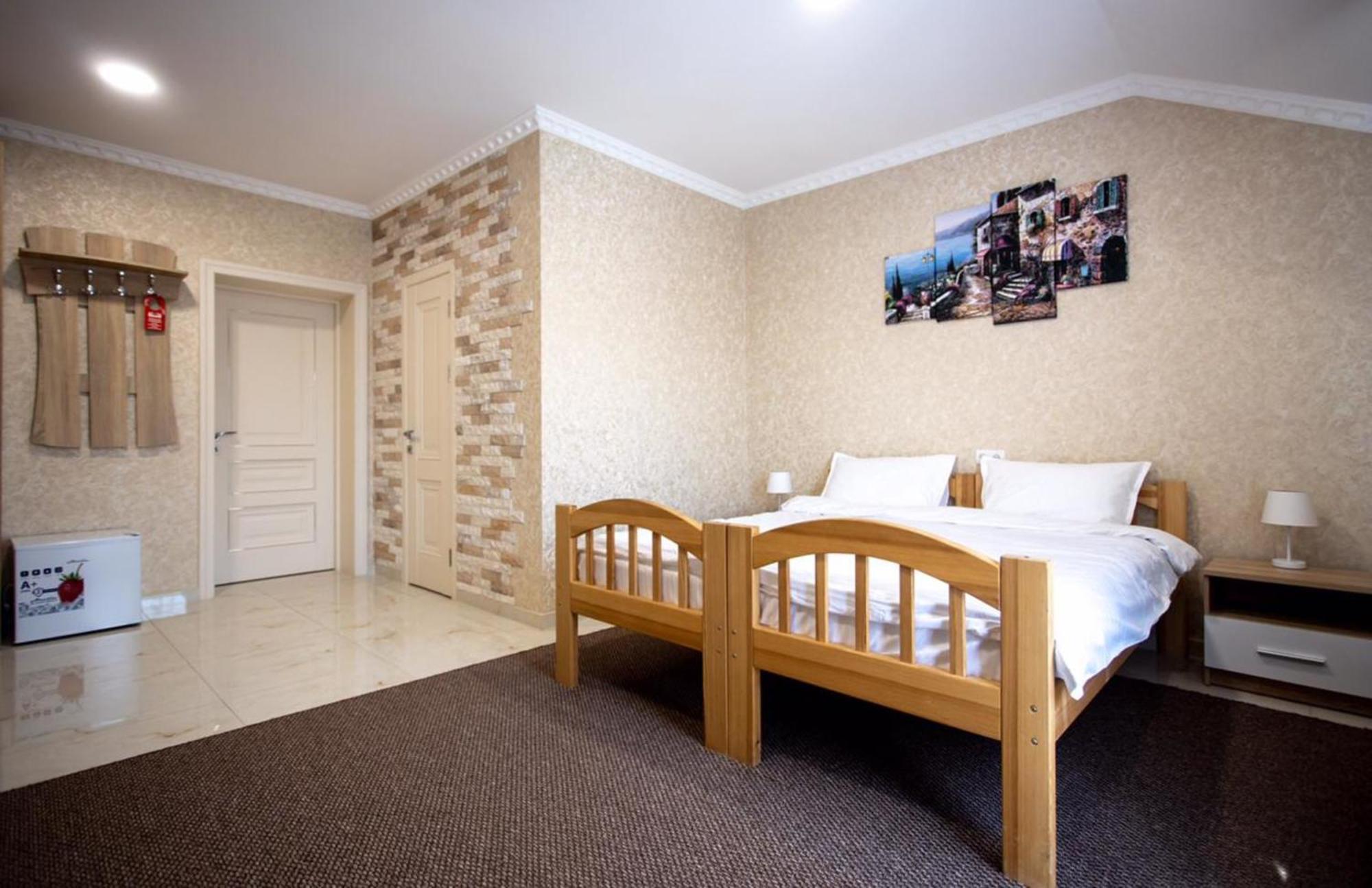 Готель River House Uman Bagian luar foto