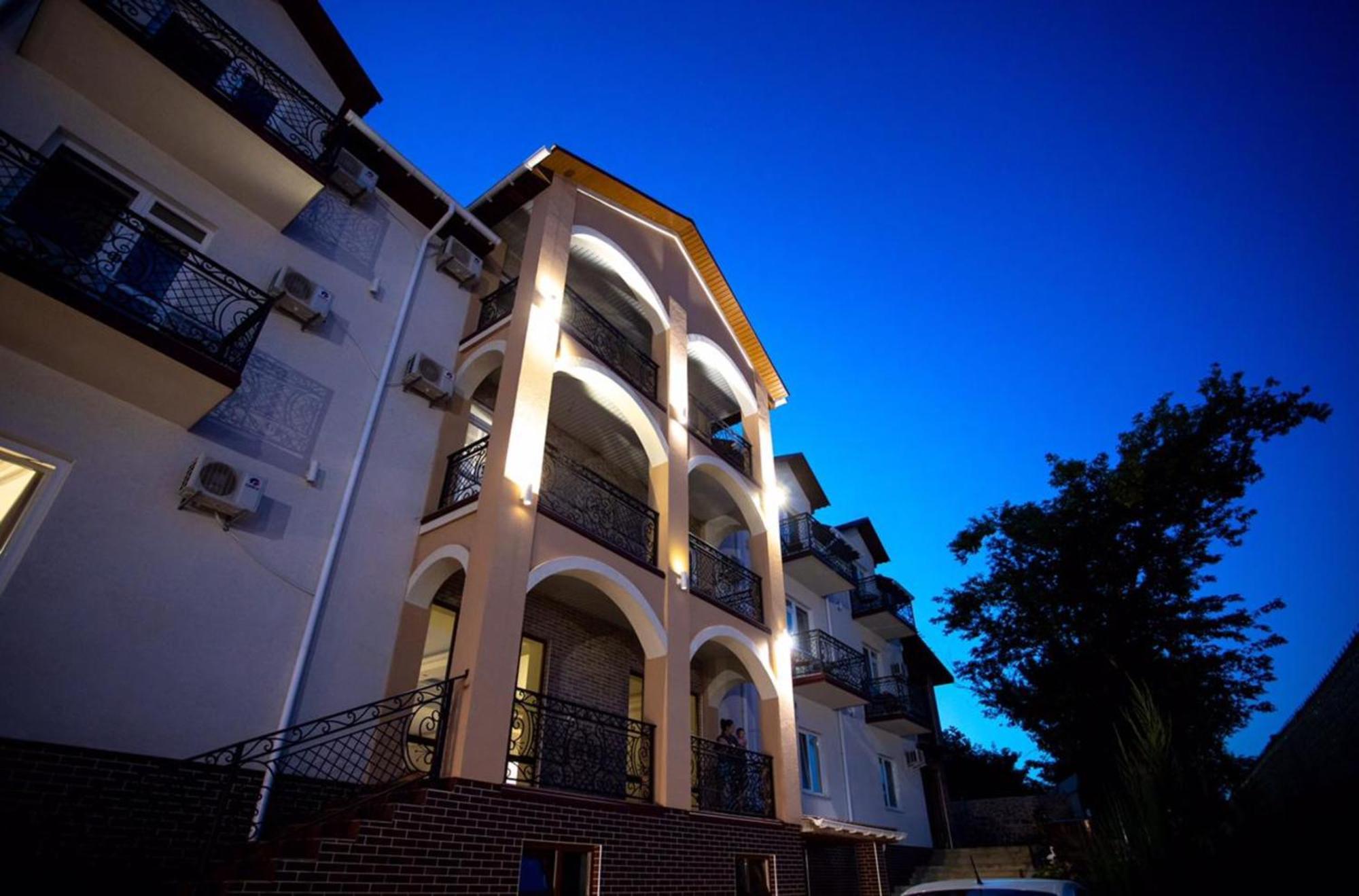 Готель River House Uman Bagian luar foto