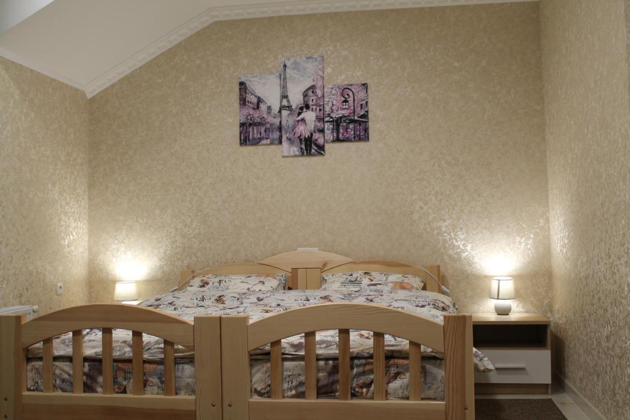 Готель River House Uman Bagian luar foto