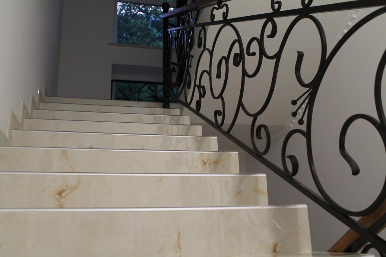 Готель River House Uman Bagian luar foto