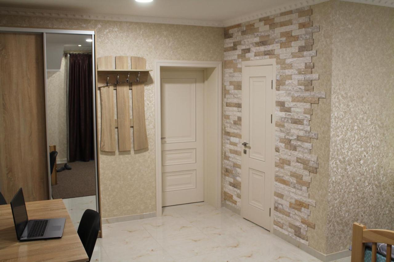Готель River House Uman Bagian luar foto